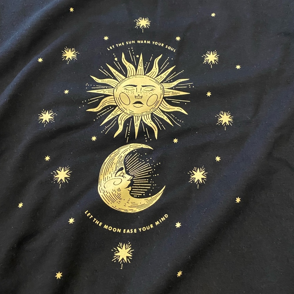 sweatshirt - Picture 2 of 4